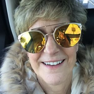 Meet your Posher, Carrie